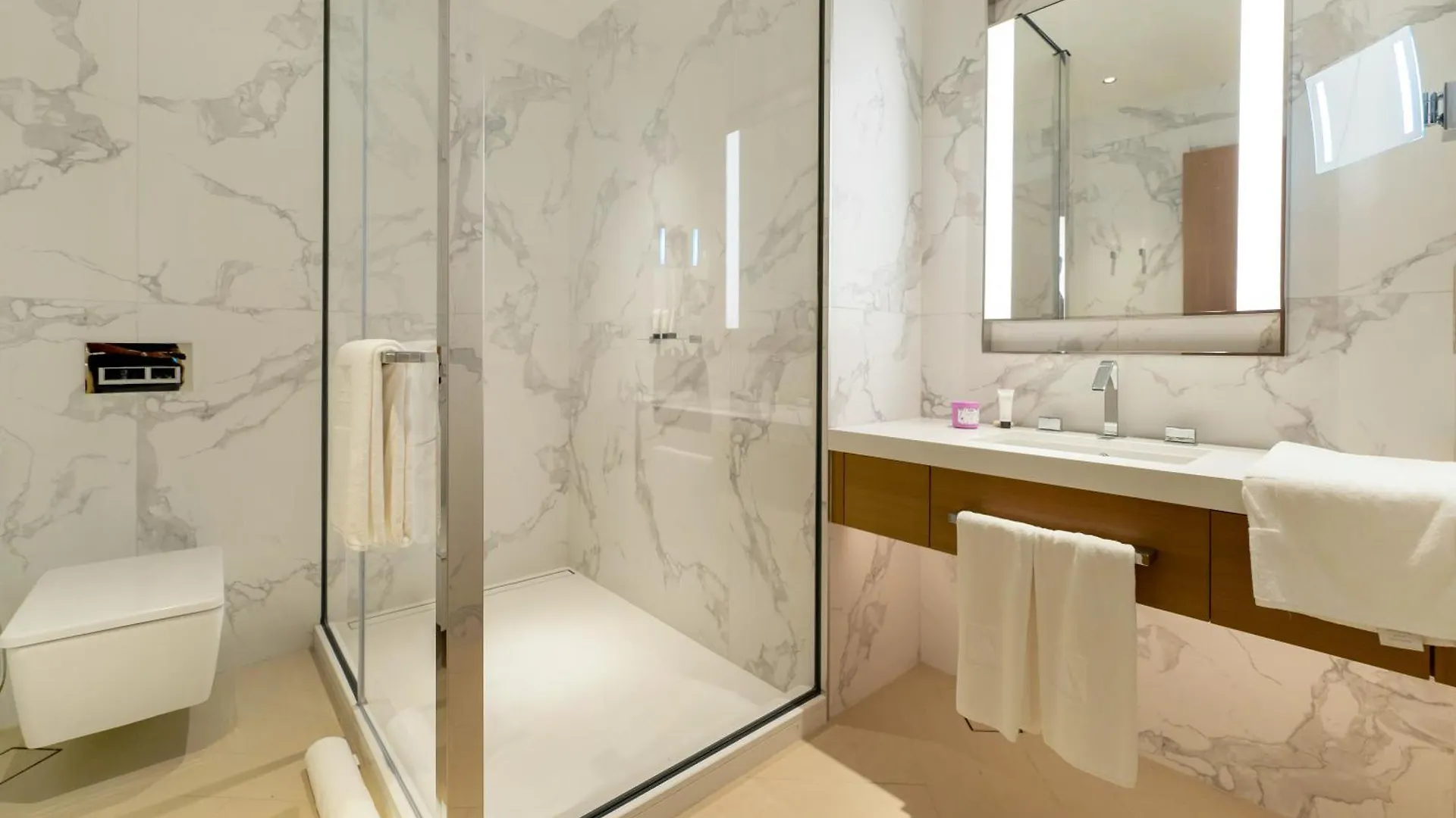 Fam Living - Address Residences Opera - Luxurious 2Bed Dubai Apartment